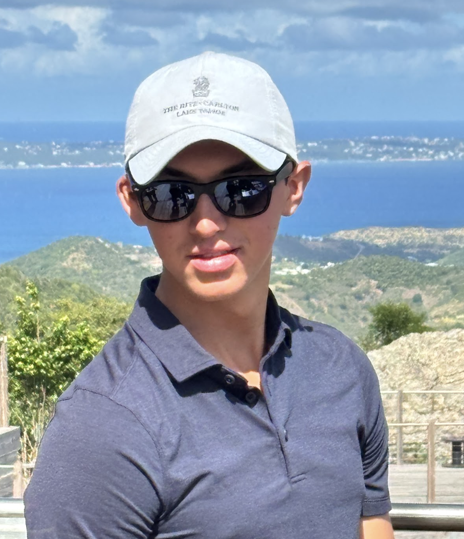 Alex Morales headshot