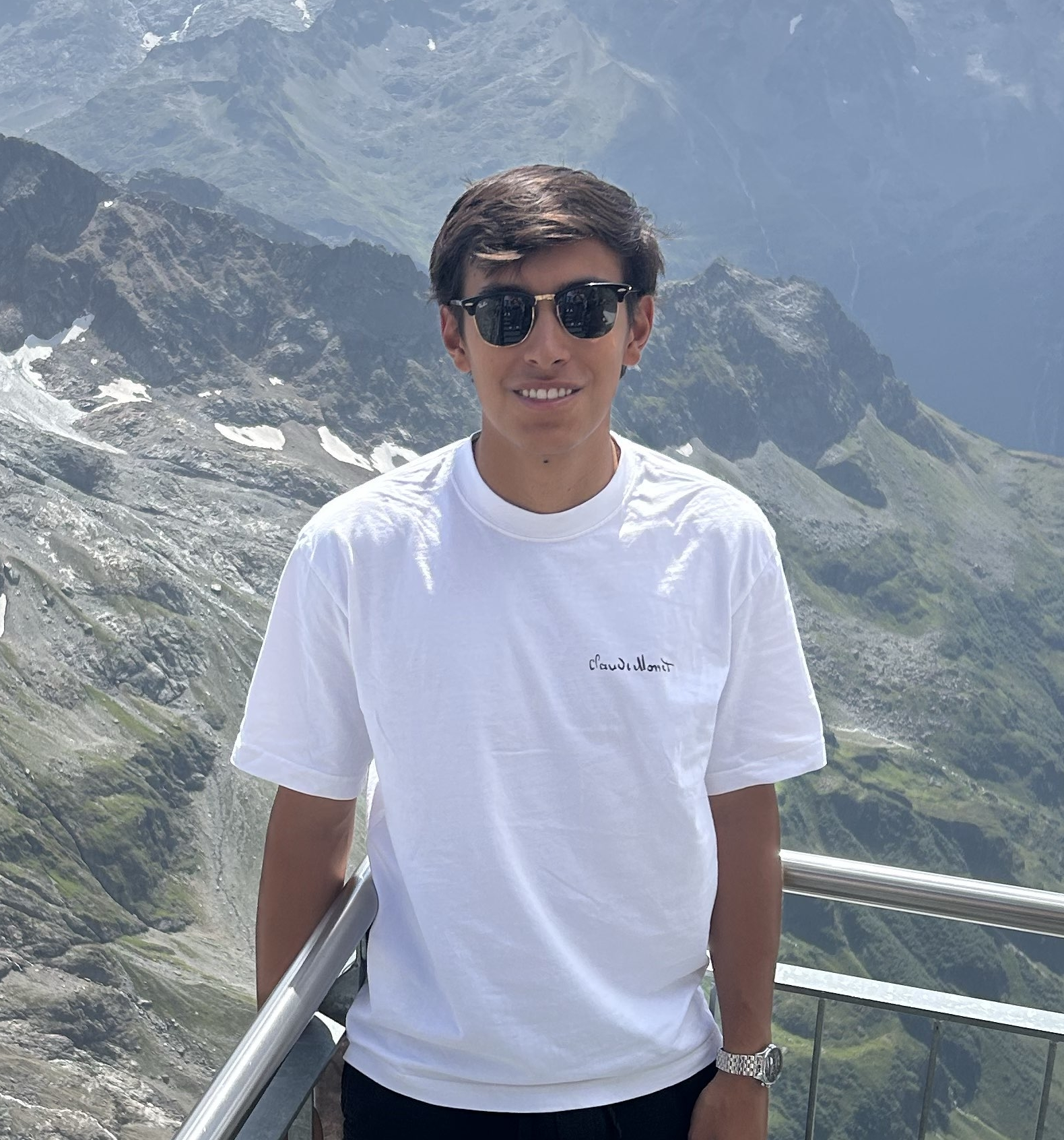 Simon Hernandez headshot